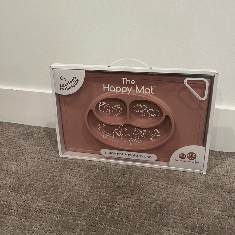 ezpz Happy Mat - One-piece silicone placemat + plate (Blush)